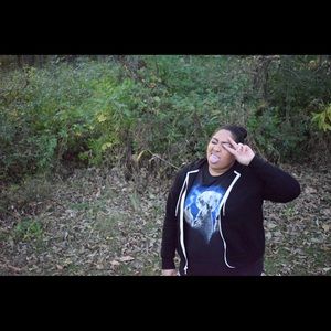 Meet your Posher, Amaris